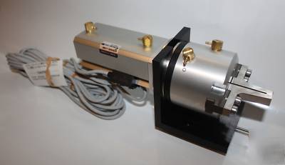 New smc gripper and air cylinder with mounting bracket, 