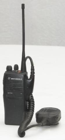 Motorola ht-750 HT750 uhf handheld radio 16 channel