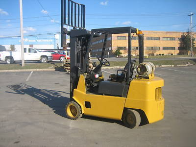 Hyster 5000# forklift traction tires quad mast 20' lift