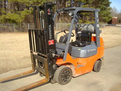 2005 toyota 5,000 lb. 7FGCU25 fork lift forklift truck 