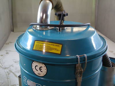 Cfm nilfisk industrial vacuum cleaner