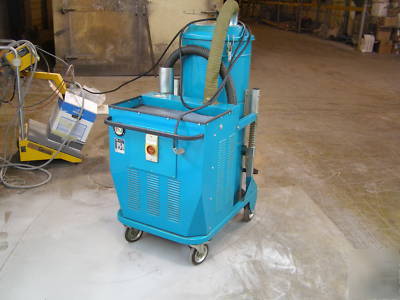 Cfm nilfisk industrial vacuum cleaner