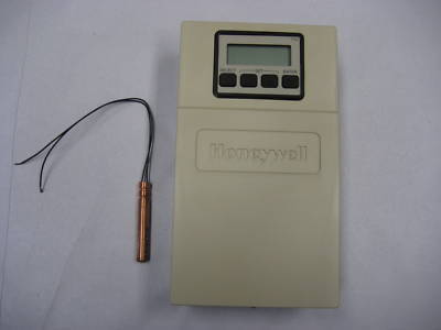 Honeywell T775A1001 temperature control with sensor