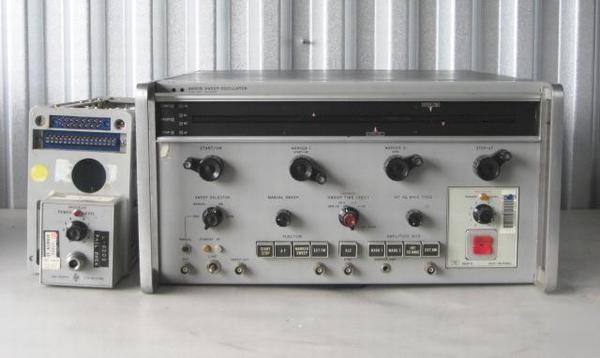 Hp 8690B sweep oscillator with 8697A & 8694A modules