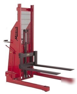 Mobile pallet truck hydraulic stacker