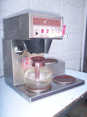 Bloomfield 8572 commercial coffee maker 3 warmer auto