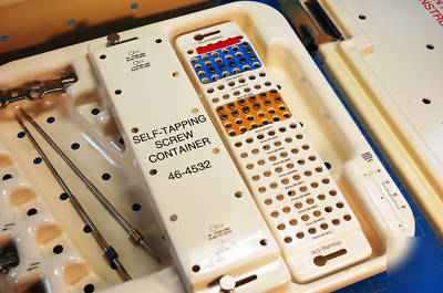 Codman acptitanium plate & screwtray +instrument tray 