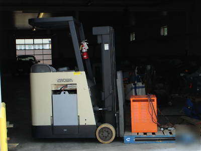 2001 crown counterbalance fork lift-no 