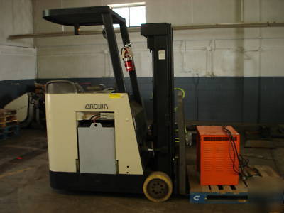 2001 crown counterbalance fork lift-no 