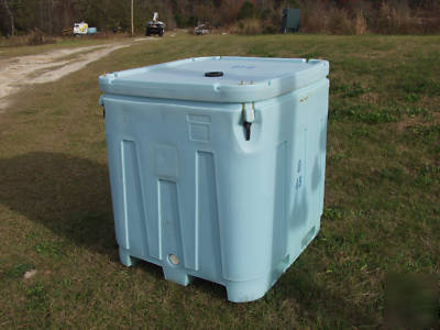 Aquacultue - agriculture (4) insulated transport tanks
