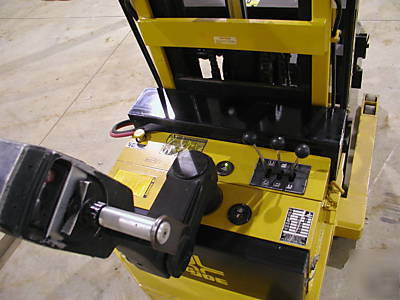 Big joe electric walkie straddle pallet stacker 1124 hr