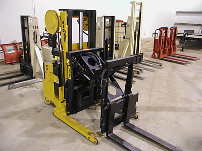 Big joe electric walkie straddle pallet stacker 1124 hr
