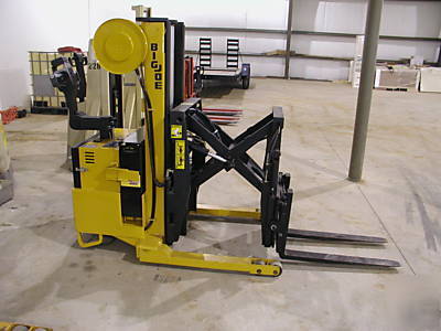 Big joe electric walkie straddle pallet stacker 1124 hr