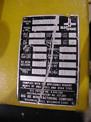 Big joe electric walkie straddle pallet stacker 1124 hr