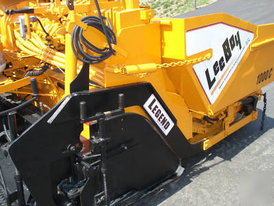 2002 leeboy 1000C asphalt paver only 1800 hours