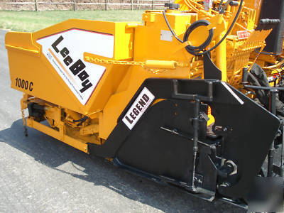 2002 leeboy 1000C asphalt paver only 1800 hours