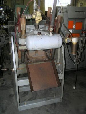 Airam 4-post air driven press