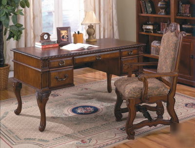 Luxuryitems/ home office desk