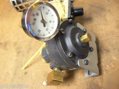 Watts R119-02J air line regulator & valve & lubricator 