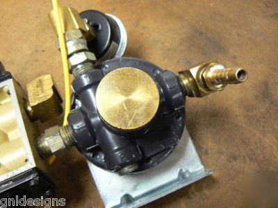 Watts R119-02J air line regulator & valve & lubricator 