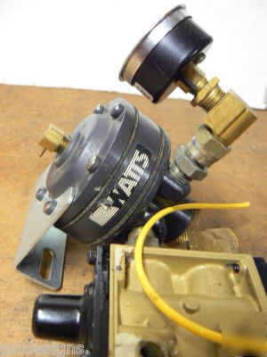 Watts R119-02J air line regulator & valve & lubricator 