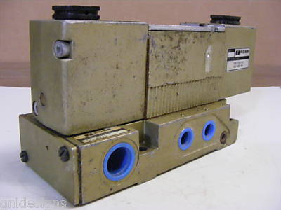 Ross W7076A2332 air solenoid valve w/500B91 sub base 