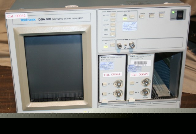Tektronix dsa 601 digitizing signal analyzer w/ plug in