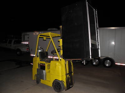 3,000 lb capacity propane fork lift, pallet jack