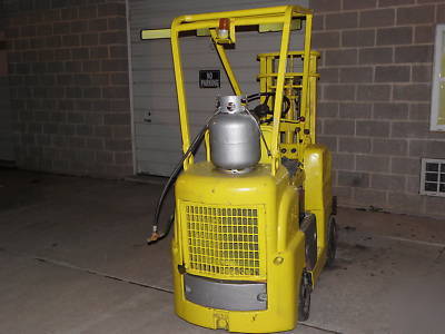 3,000 lb capacity propane fork lift, pallet jack