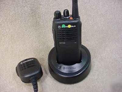 motorola HT750 16 ch vhf 136-174 mhz portables