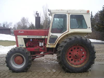 Ih international 1066 mfwd with coleman front end case 