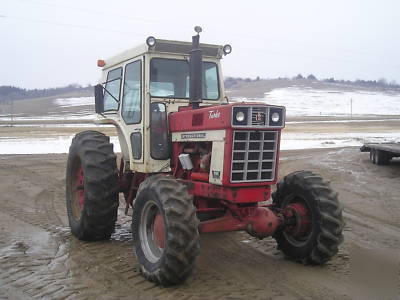Ih international 1066 mfwd with coleman front end case 