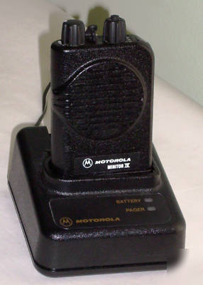 New motorola minitor iv 4 pager w/charger, guide, 2 bat