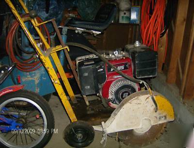 Walk behind table top concrete saw