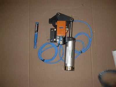 New ckd pneumatic cylinder hold down clamp M162