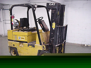 Caterpillar 5500 lbs. capacity lpg fork lift truck