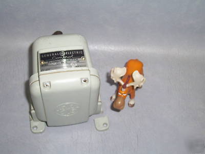 General electric plugging switch CR2962F2E _______M113