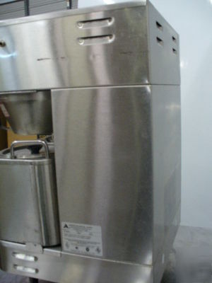 Used american metalware coffee brewer model p-400E
