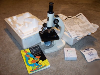 Es 400X intern'l standard full size microscope w slides