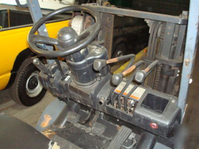 1999 toyota forklift 5100LB lpg with side shift