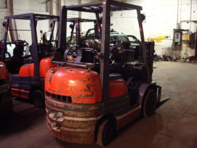 1999 toyota forklift 5100LB lpg with side shift