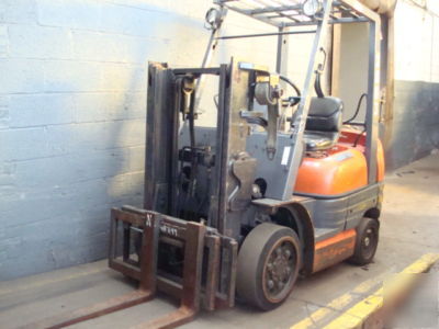 1999 toyota forklift 5100LB lpg with side shift