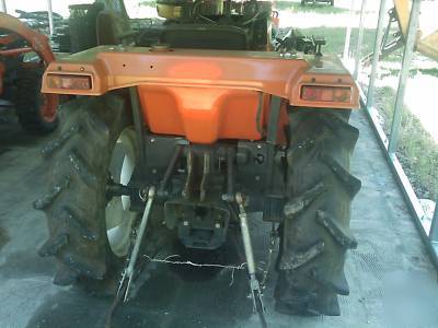 Hinomota 27 hp 4WD with a 285 bulldog loader