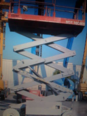 30' mec 3068 es rt scissor lift solid tires
