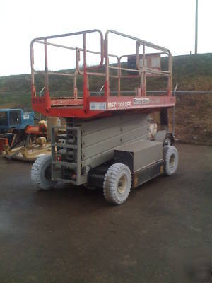 30' mec 3068 es rt scissor lift solid tires