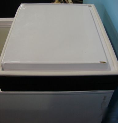 Fricon bunker freezer with flip top lid, 42