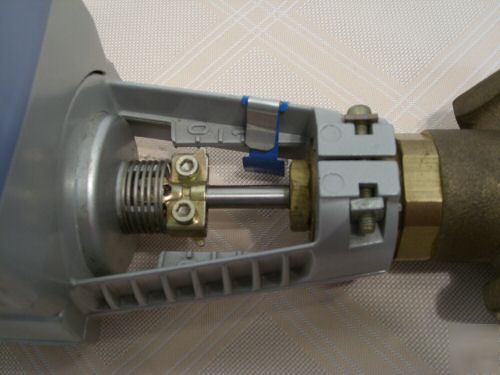 Landis & staefa electro hydraulic actuator with valve 