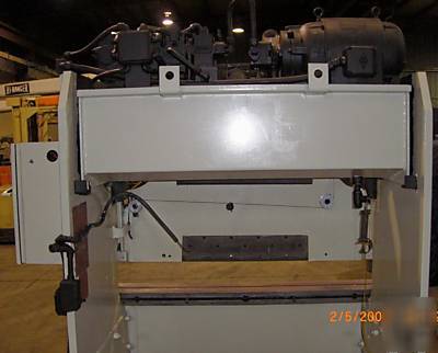 Pacific series J55-6 55 ton hydraulic press brake, 1972