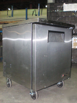 True undercounter freezer model tuc-27F