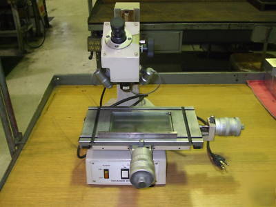 Mitutoyo 176-902-1A toolmakers microscope